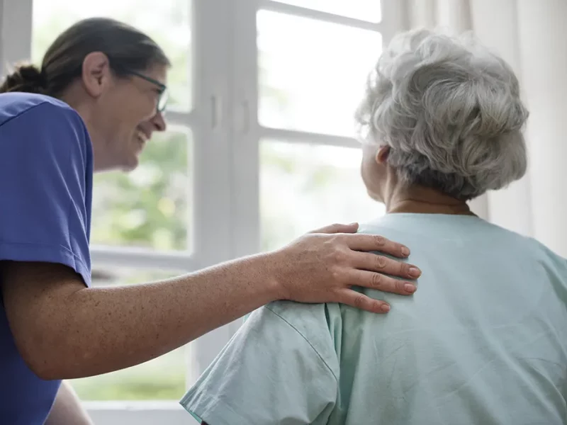 nurse-taking-care-old-woman